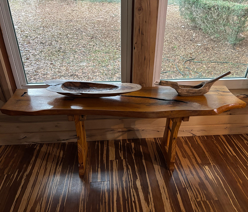 Compact window table perfect for displaying portraits, plants, or décor.